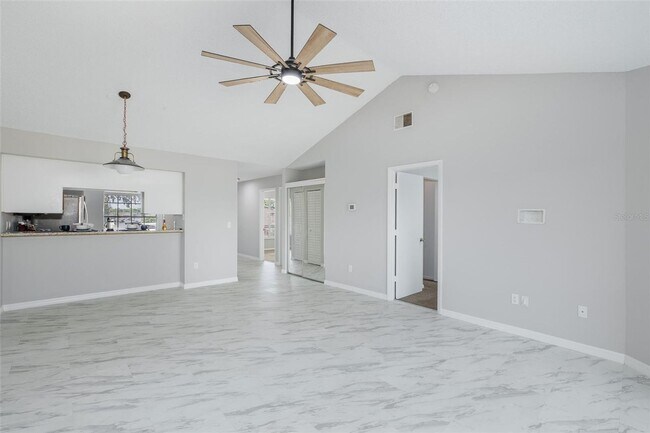 Building Photo - Beautifully Updated Condo