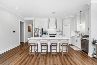 Building Photo - 3 Bedroom Home in River Hills