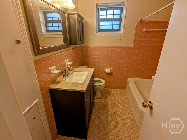 Building Photo - 1107 Meridian Dr