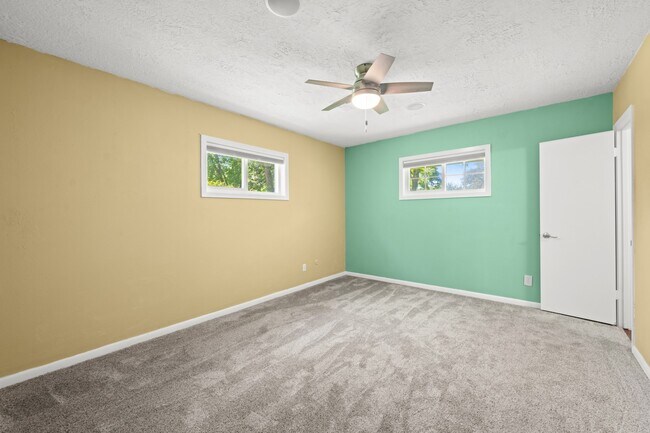 Building Photo - 616 Cannan Dr