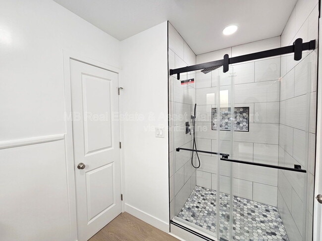 Building Photo - 635 4th St