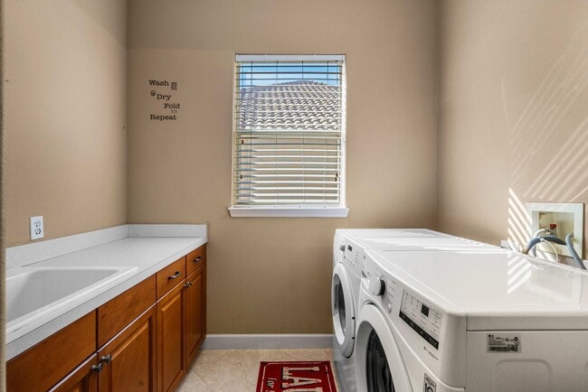 Building Photo - Fully Furnished Executive Rental in Providence