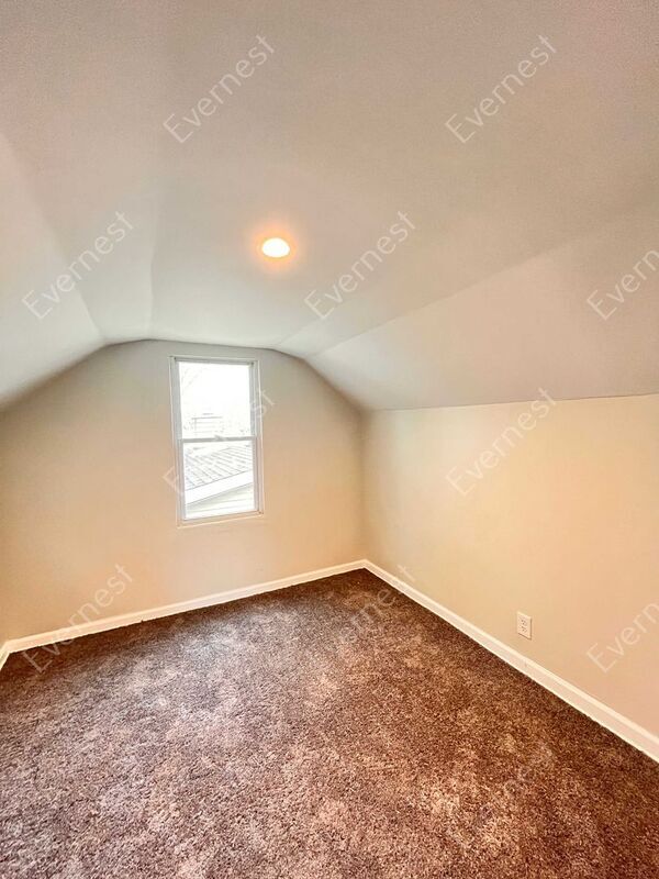 Building Photo - 11520 Maxwell Ave