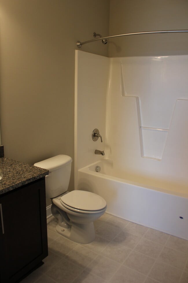 Building Photo - 2 Bedroom, 2 Bath Apartment for Rent