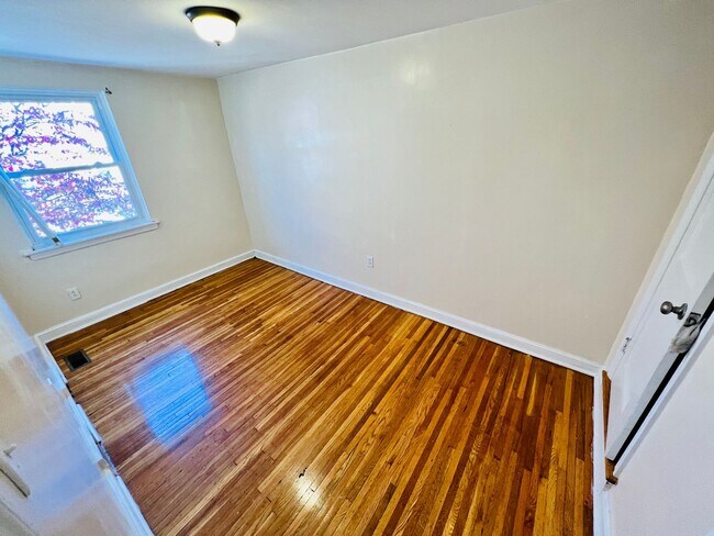 Building Photo - 7445 Rhoads St