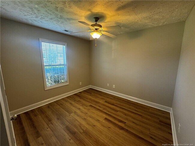 Building Photo - 2118 Queen Elizabeth Ln