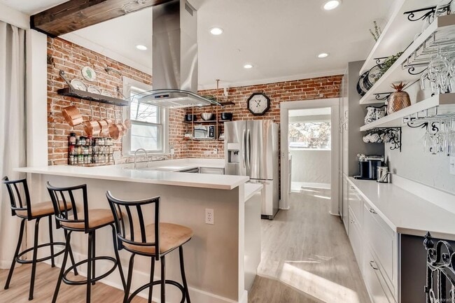 Building Photo - High End Remodel Near RiNo
