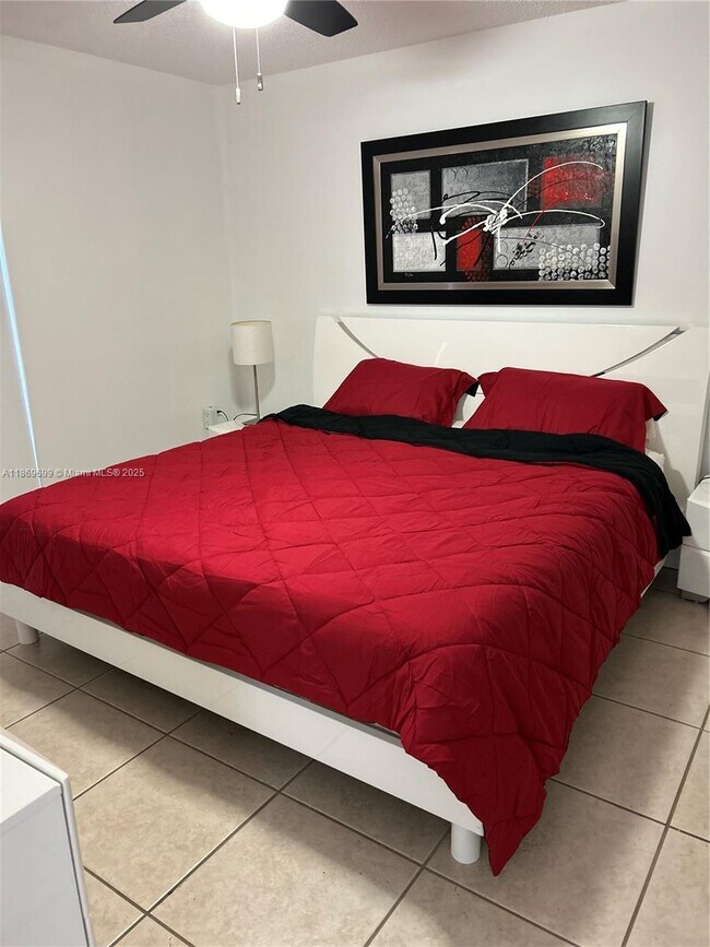 Primary Photo - 17801 N Bay Rd