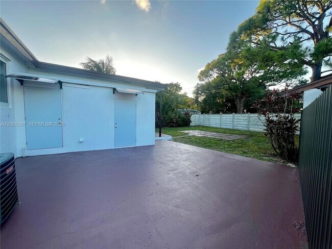 Building Photo - 1715 NW 180th Terrace