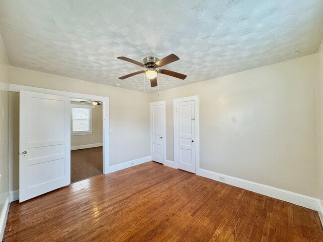 Building Photo - Adorable South Hill Charmer Waiting for YOU!