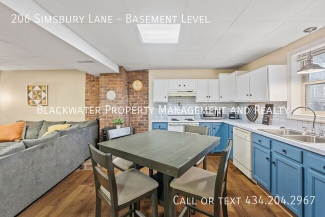 Building Photo - 206 Simsbury Ln