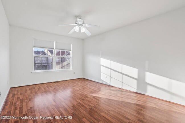 Building Photo - 19 Persimmon Ln