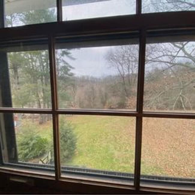 Building Photo - 131 Lake Dr