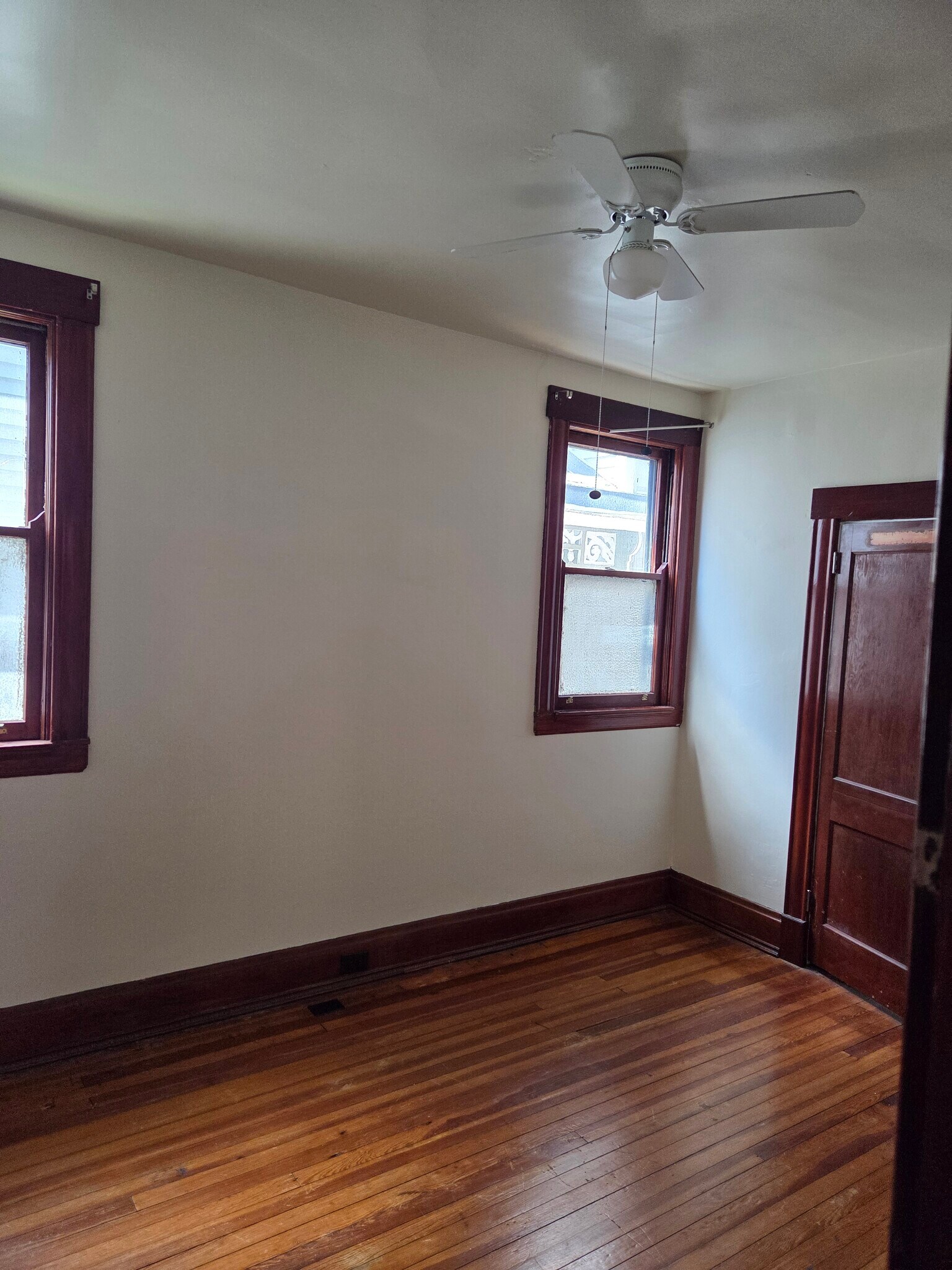 Building Photo - 229 E 5th St