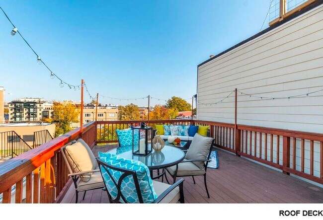 Building Photo - Gorgeous 2br/2ba Upper Level Rowhome with Roof Deck & Parking!
