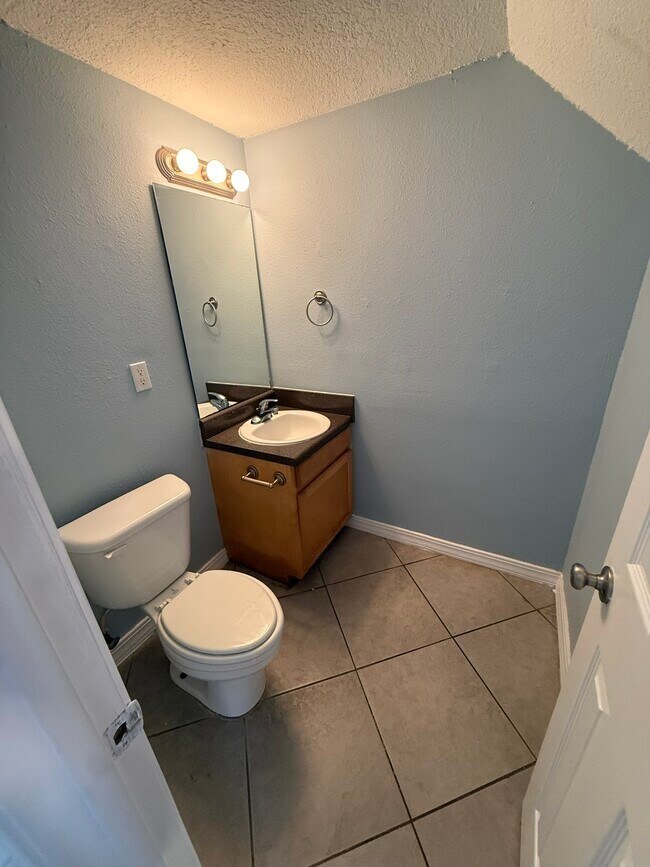 Building Photo - 1625 Martin Bluff Rd