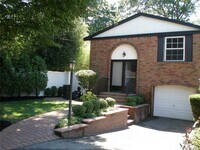 Building Photo - 4924 Express Dr S