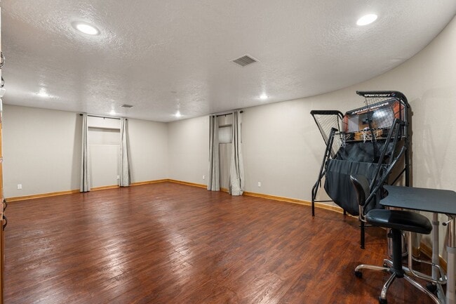 Building Photo - Rio Rancho Gem - Stunning 4-Bedroom Home –...