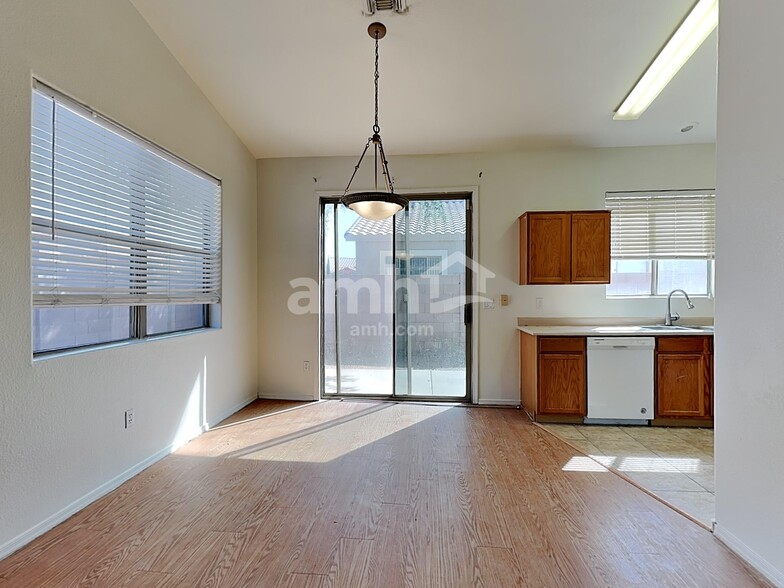 Building Photo - 8953 E Capri Ave