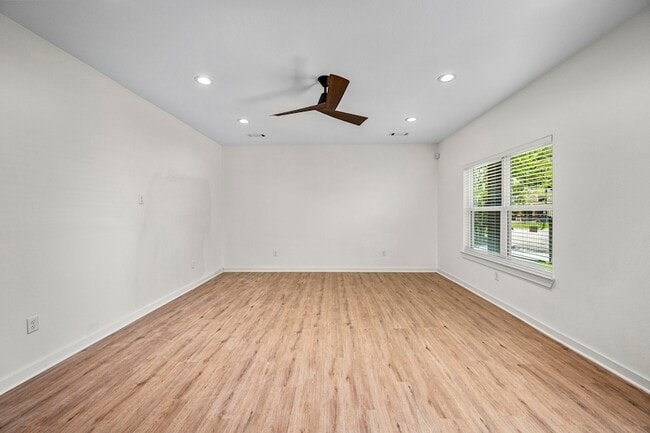 Building Photo - 5700 Elysian St