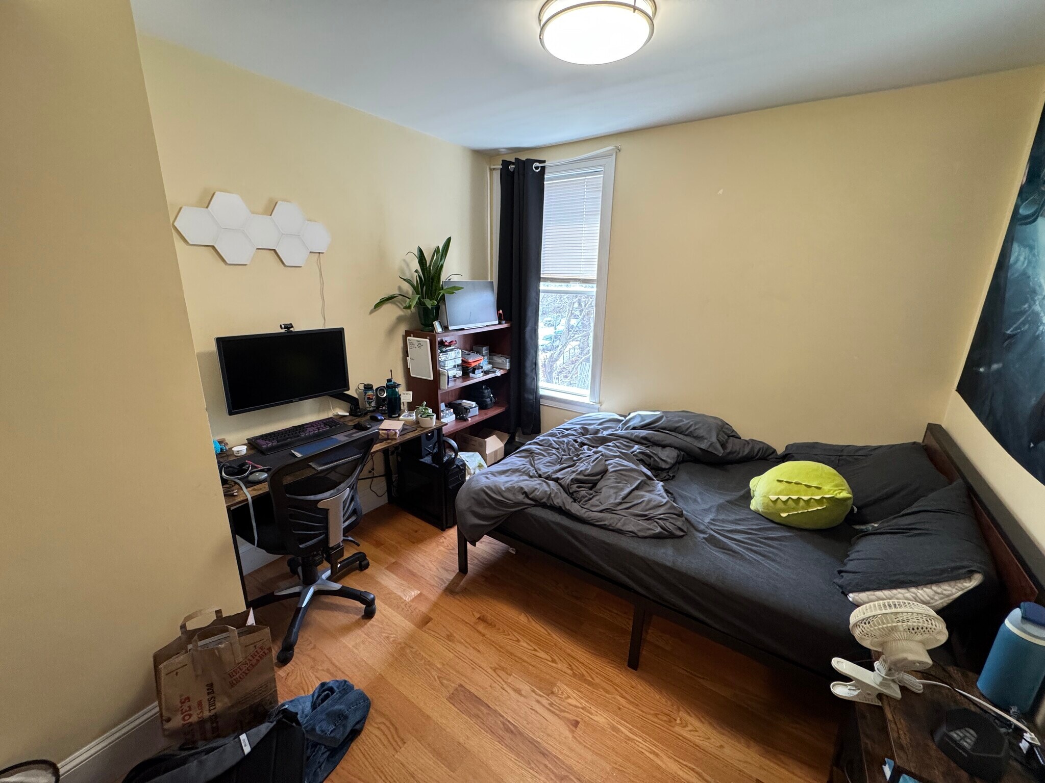 Building Photo - 183 River St