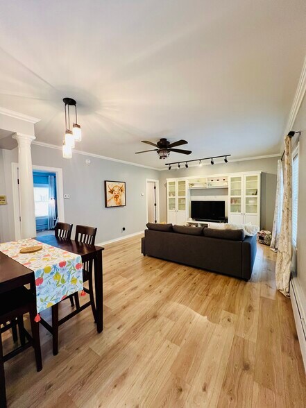 Building Photo - 960 N Sherman St