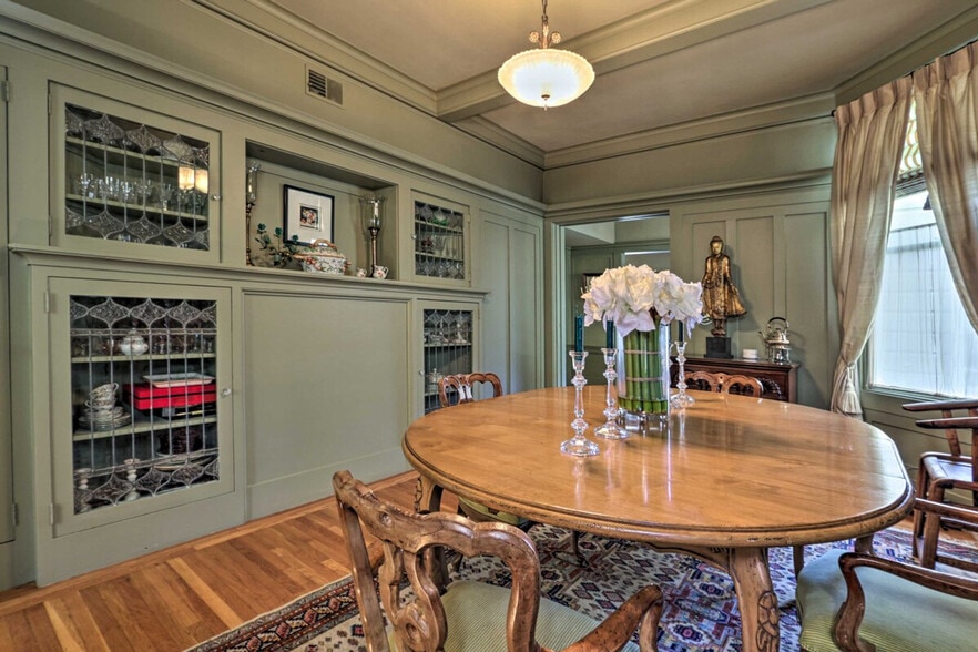 Building Photo - 233 Ashbury St