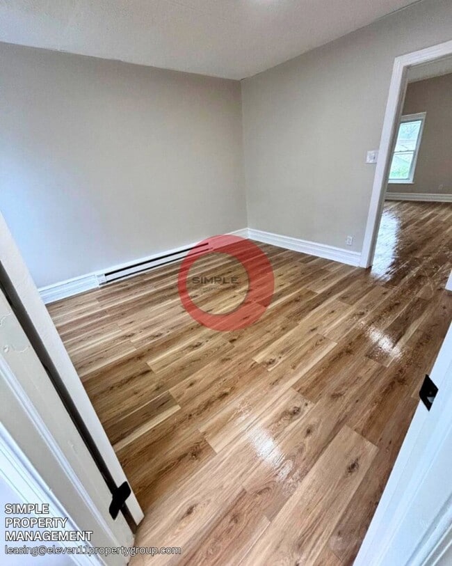 Building Photo - Massive 5 bedroom 1 bath house with fence in yard