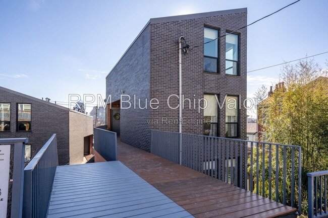 Building Photo - 432 Liberty Hl