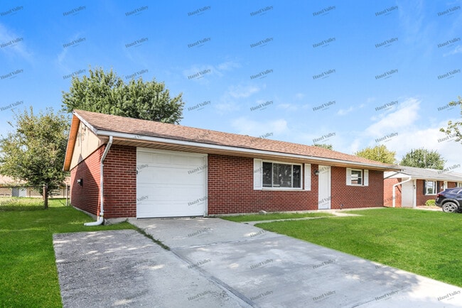 Building Photo - 2494 W Kemper Rd