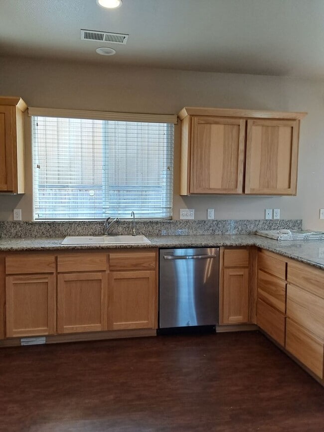 Building Photo - 2204 Estes Rd