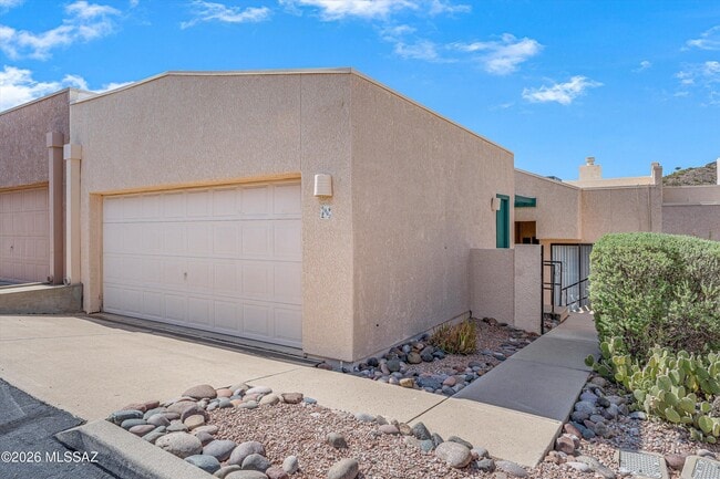 Building Photo - 4992 N Valle Rd