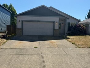 Building Photo - 4 Bedroom House near Timber Ridge school!