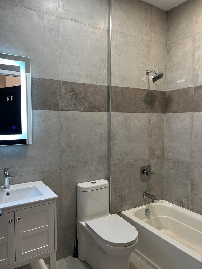 Building Photo - 107 Magazine St