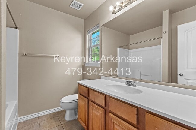 Building Photo - This home is the perfect choice for you in Elkins!