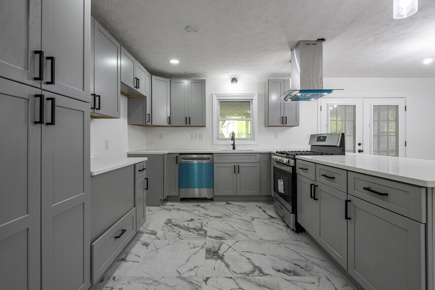 Building Photo - 6310 Thornhedge Dr