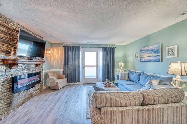 Building Photo - FULLY FURNISHED Short Term Oceanfront Nort...