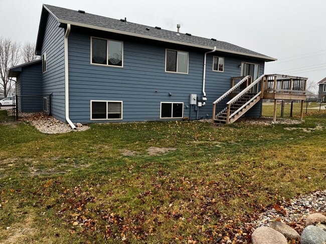 Building Photo - 5 Bed/2 Bath Rental Home on West Side!