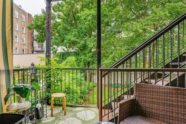 Building Photo - 608 Madison St