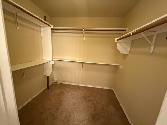 Building Photo - 10550 Rhyder Ridge