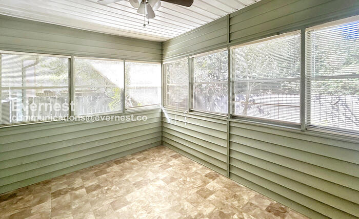Building Photo - 1532 Lake Park Dr