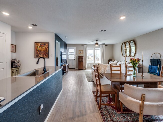 Building Photo - Electric and Gas Included in Rent!!