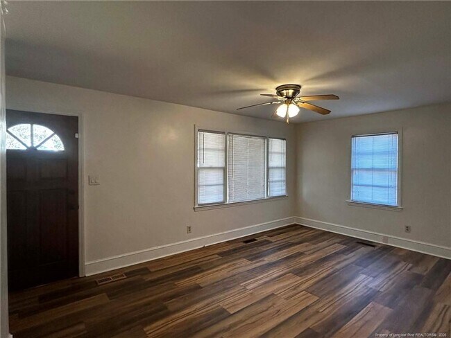 Building Photo - 1000 Ivy Rd