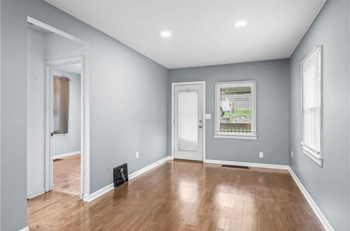 Living room - 600 Ridgeview Ave