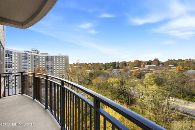 Building Photo - 6600 Seminary Woods Pl