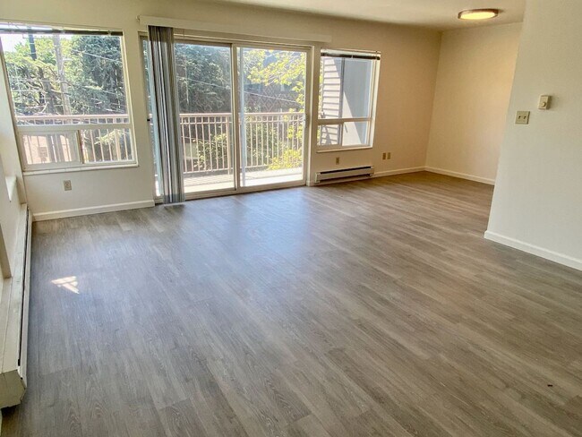 Interior Photo - Lakeview Place