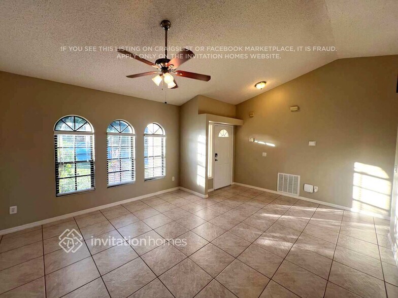 Building Photo - 1649 SE Lorraine St