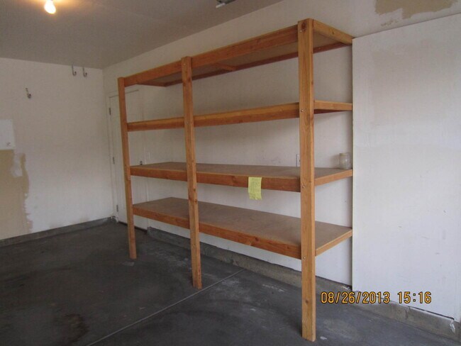 Building Photo - **1/2 OFF 1st Month!!** Great SW Bend Home Close To The Old Mill!