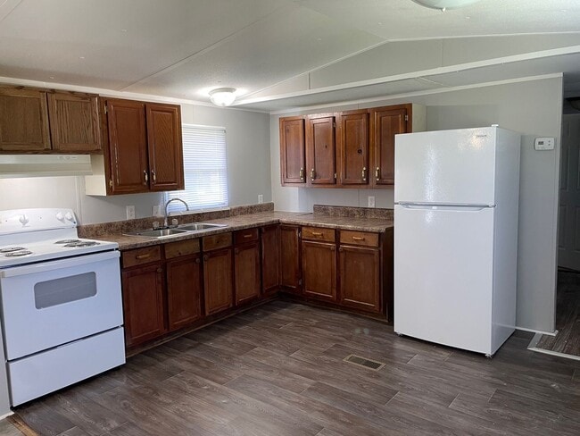 Building Photo - 3 Bed, 2 Bath Mobile Home in Sanford NC