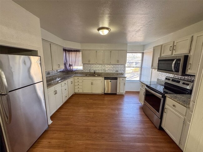 Building Photo - 1431 W Chestnut St